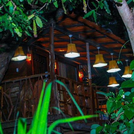 Experience The Comforts Of An Amazing Treehouse 시기리야 외부 사진