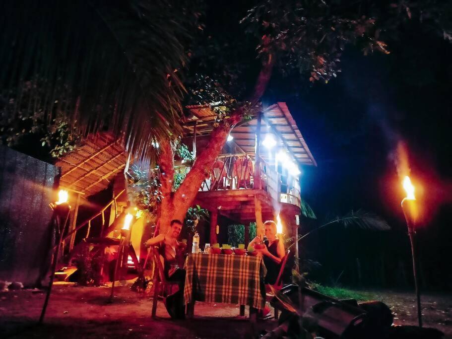 Experience The Comforts Of An Amazing Treehouse 시기리야 외부 사진