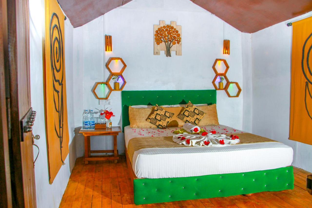Experience The Comforts Of An Amazing Treehouse 시기리야 외부 사진