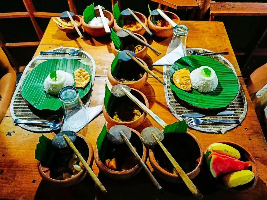 Experience The Comforts Of An Amazing Treehouse 시기리야 외부 사진