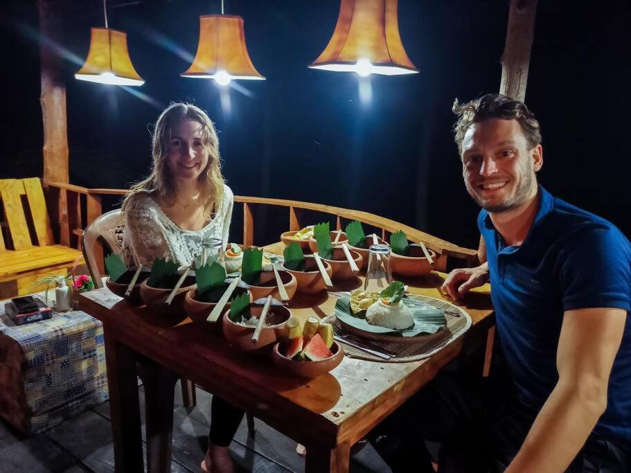 Experience The Comforts Of An Amazing Treehouse 시기리야 외부 사진