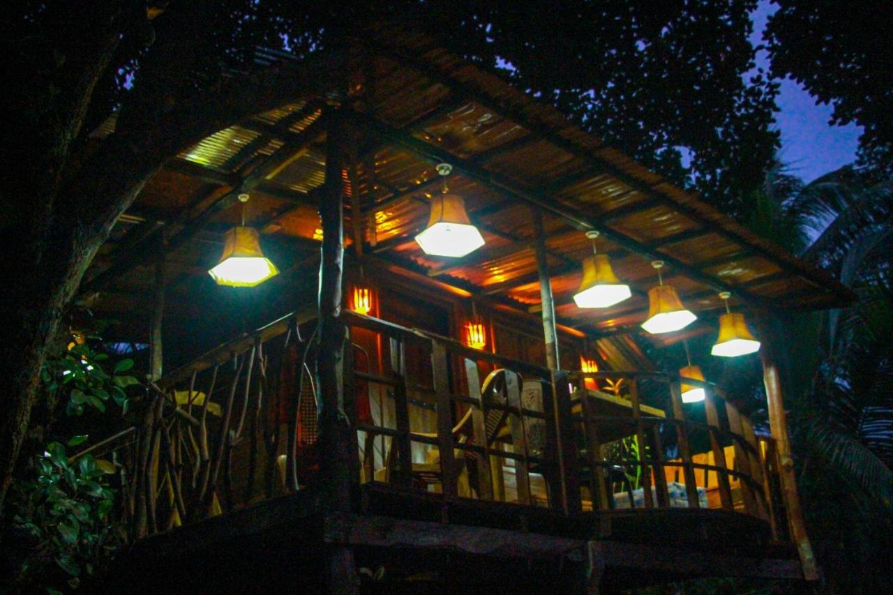Experience The Comforts Of An Amazing Treehouse 시기리야 외부 사진