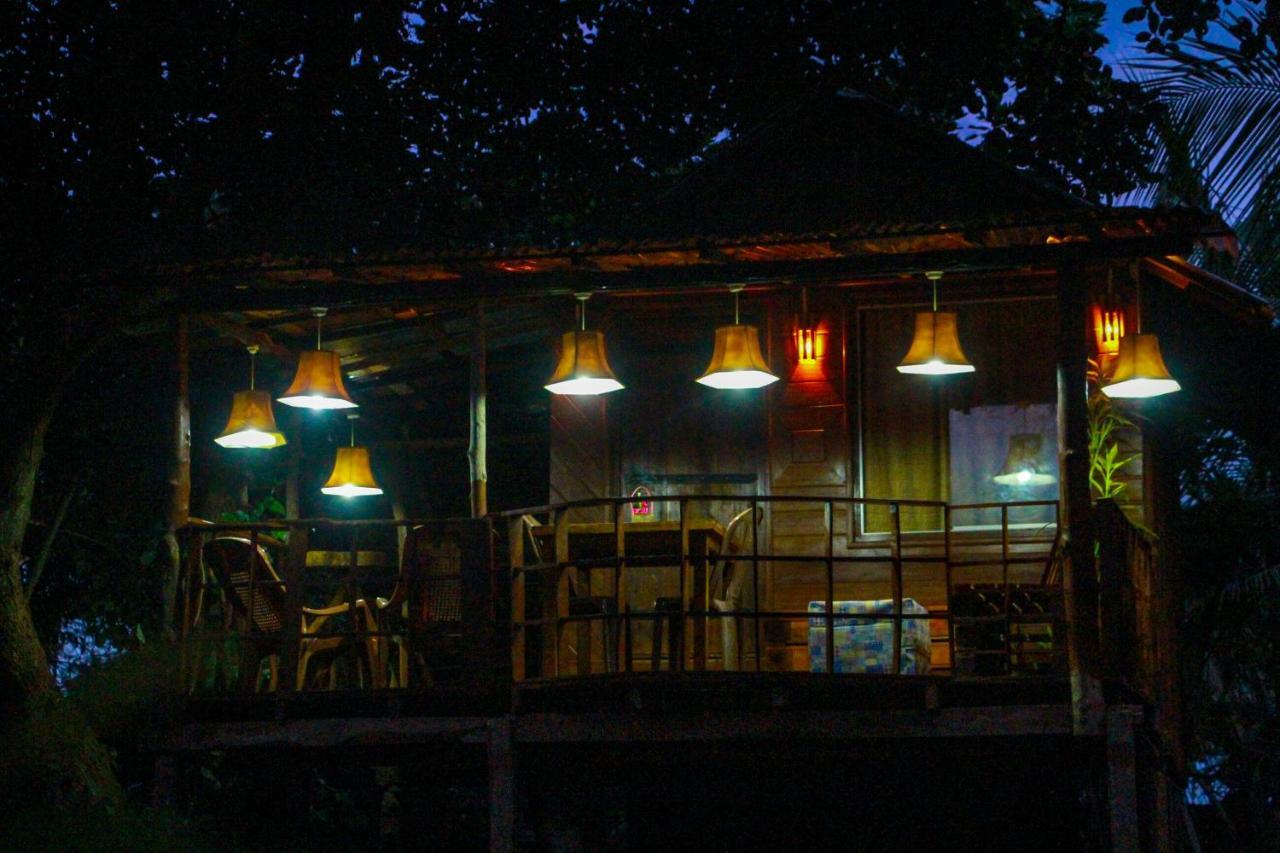 Experience The Comforts Of An Amazing Treehouse 시기리야 외부 사진