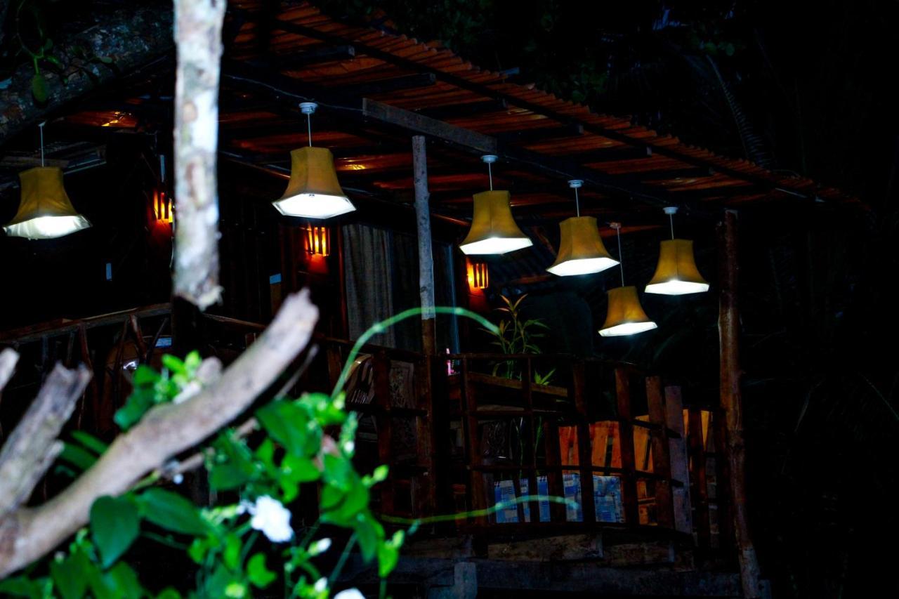 Experience The Comforts Of An Amazing Treehouse 시기리야 외부 사진